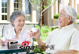 新浪中医 老年人喝茶讲究&ldquo;早、少、淡&rdquo;