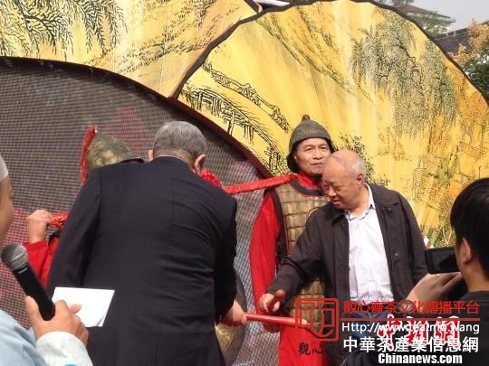 32国驻沪官员聚杭品茗斗茶探千年茶文化